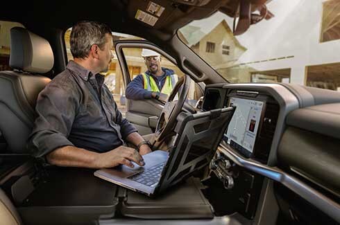 Base estable para Trabajar equipada en tu Camioneta Pickup Ford Lobo King Ranch 2025 